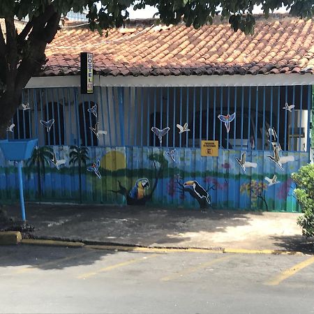 Hotel Pousada Cantinho De Royクイアバ エクステリア 写真